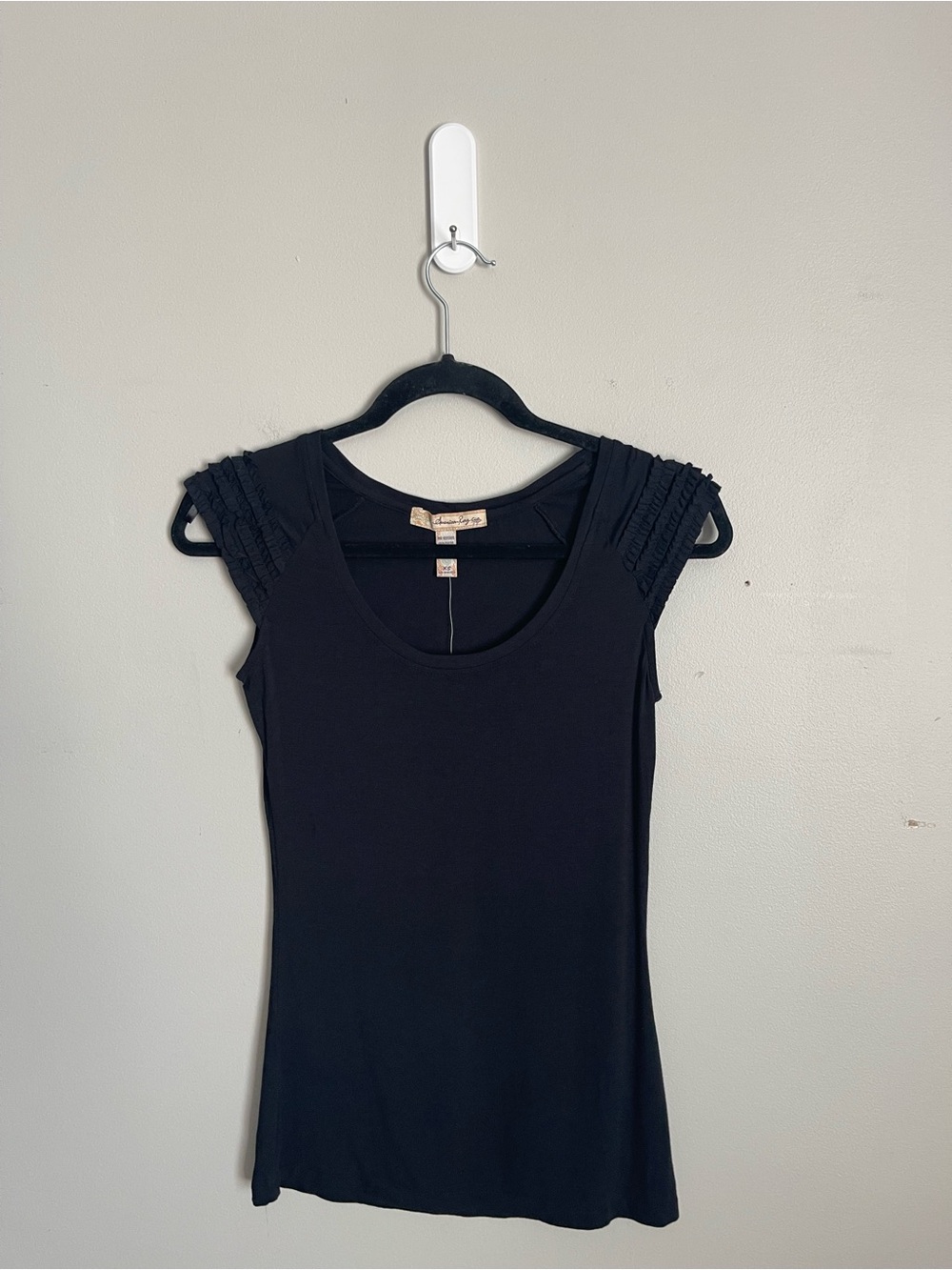 AMERICAN RAG Black Ruffle-Shoulder Cap Sleeve Tee Sz XS